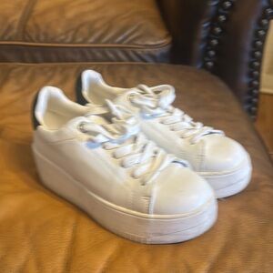 Steve Madden White Sneakers with Chunky Sole and Textured Design